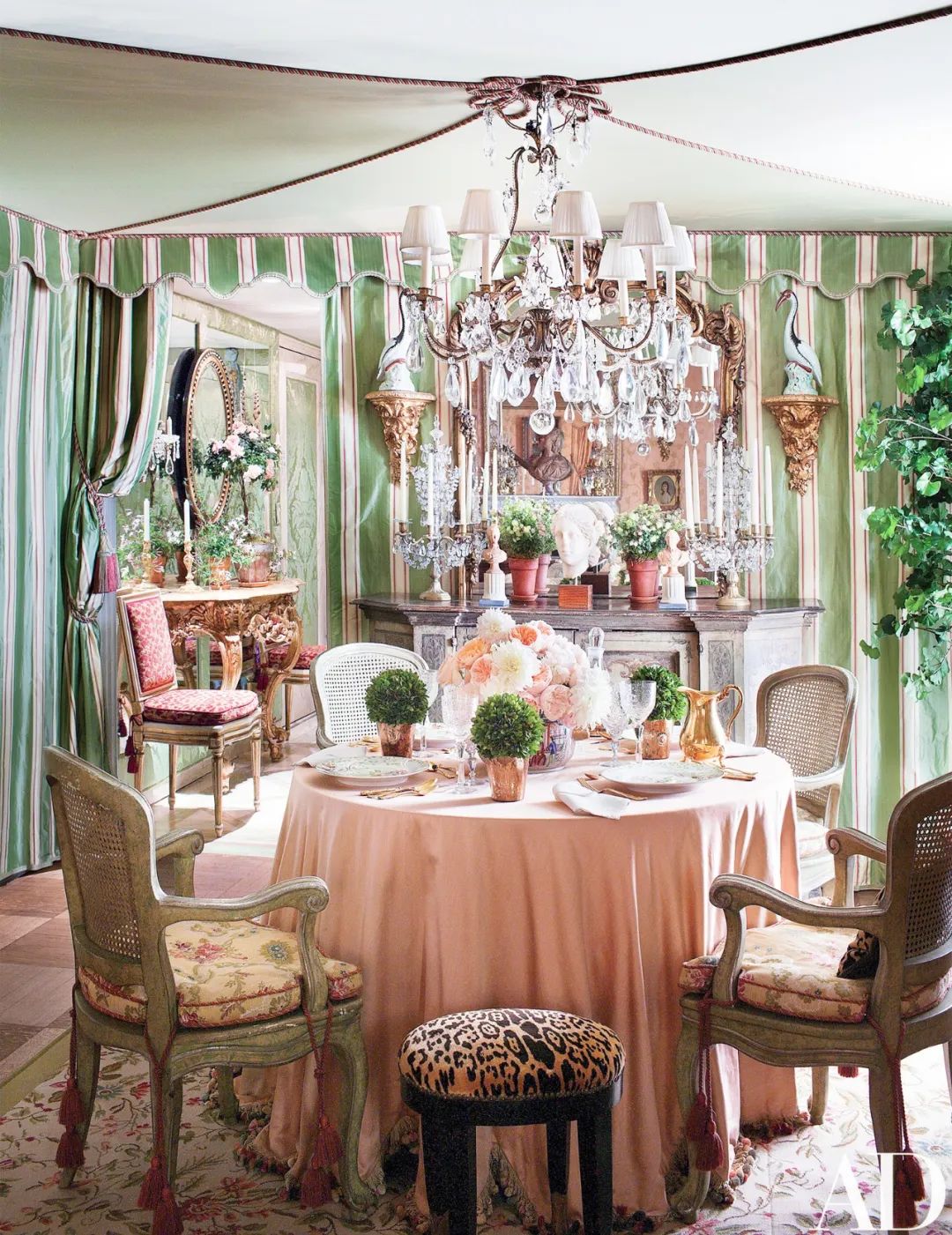 流行少女心豪宅 (歌坛天后豪宅在哪里)