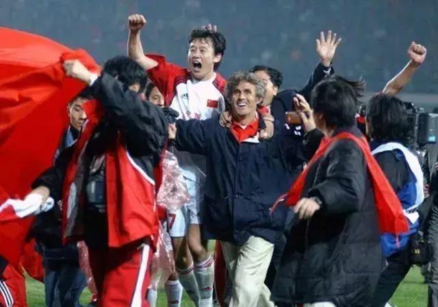 退役又复出到欧洲踢球的中国球员,退役球员还能复出