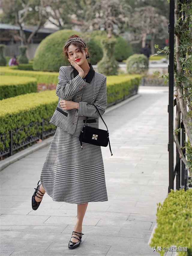 时尚穿搭今春法式奶奶鞋火了,奶奶鞋怎么搭配好看最新款