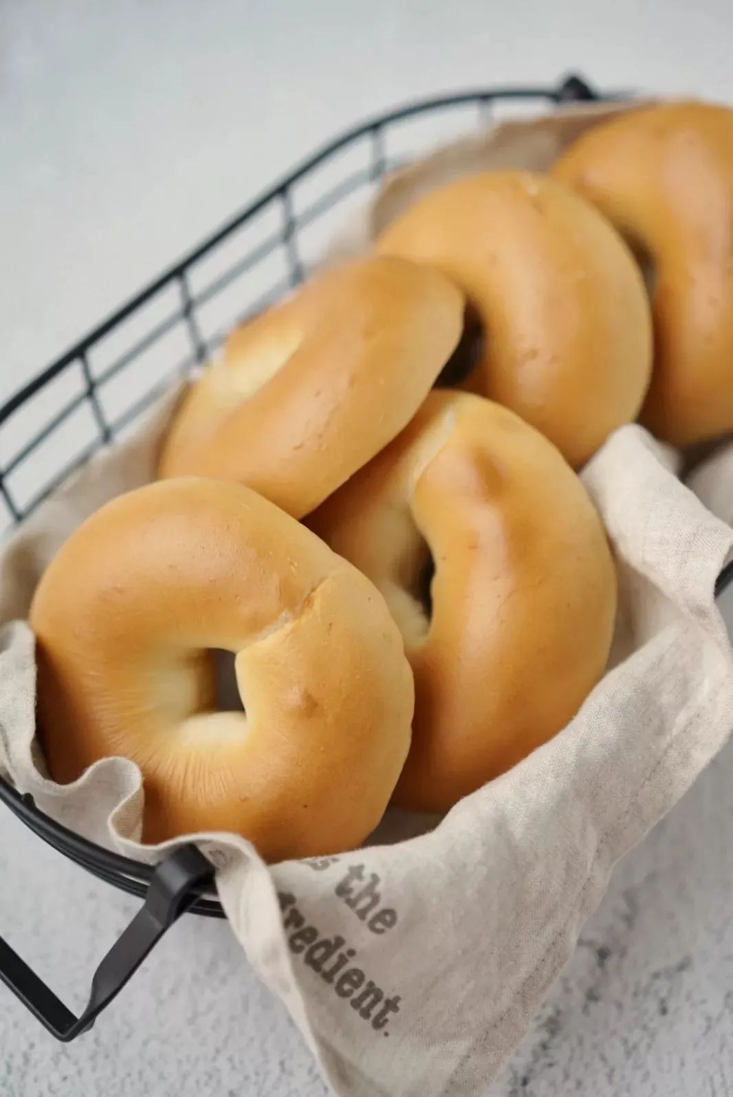 甜甜圈和贝果是一样的东西吗,贝果和甜甜圈的区别在哪里