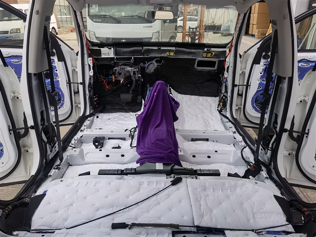 奥迪q5音响改装三分频,奥迪q5改装顶级音响案例视频