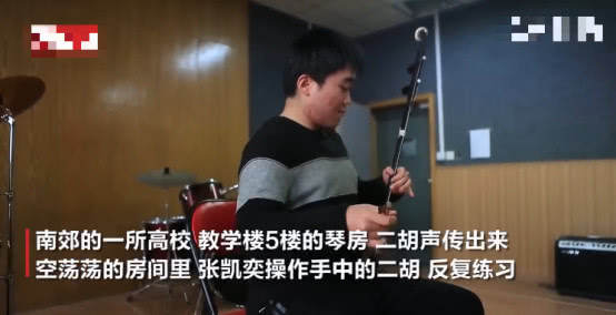 单亲妈妈守护脑瘫儿子康复之路,单亲妈妈月入五千能养孩子吗