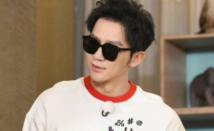 奔跑吧撕名牌李晨vs黑衣人,奔跑吧李晨暴扣最后赢得比赛