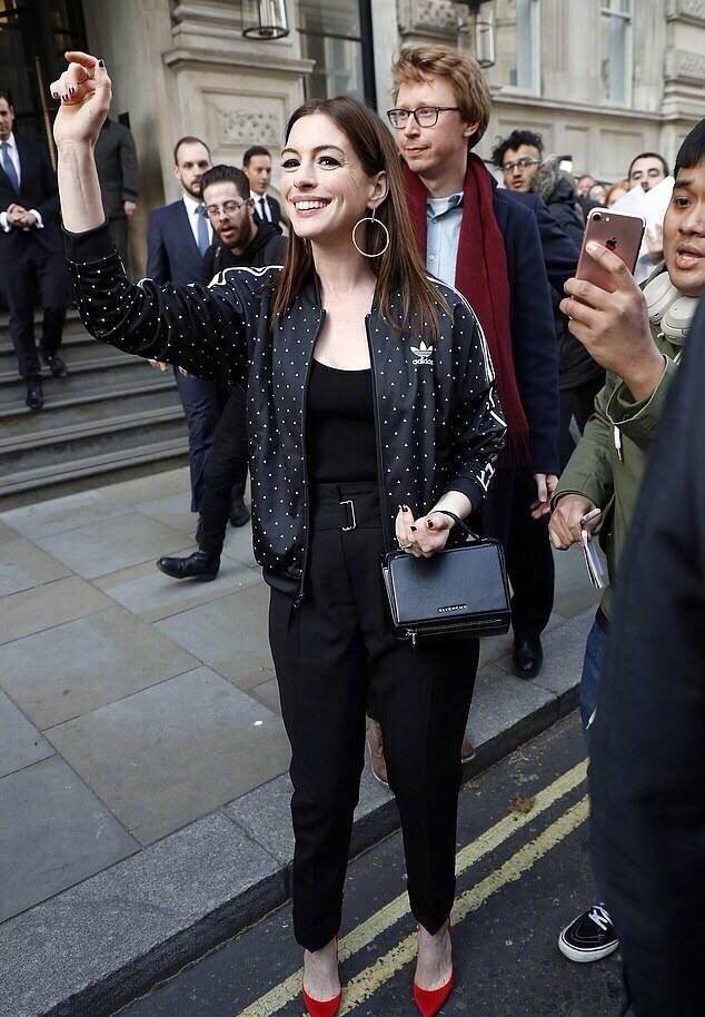 39岁安妮海瑟薇素颜,安妮海瑟薇脸上的皱纹