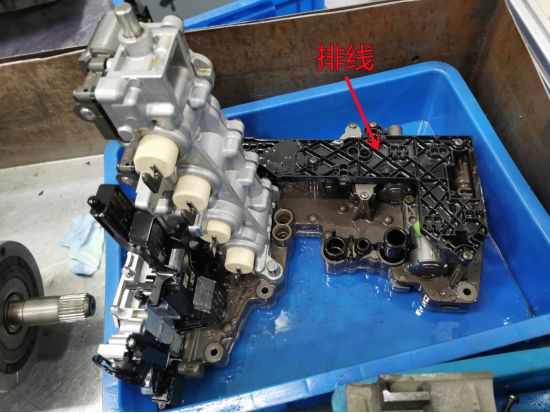 奥迪q5l顿挫换变速箱油管用吗,奥迪变速箱打滑解决方法