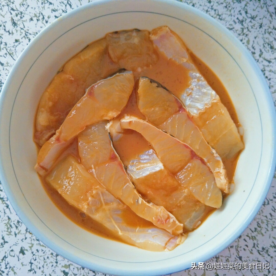 红烧鱼块放淀粉粘锅吗,红烧鱼块怎么做的软烂不油腻