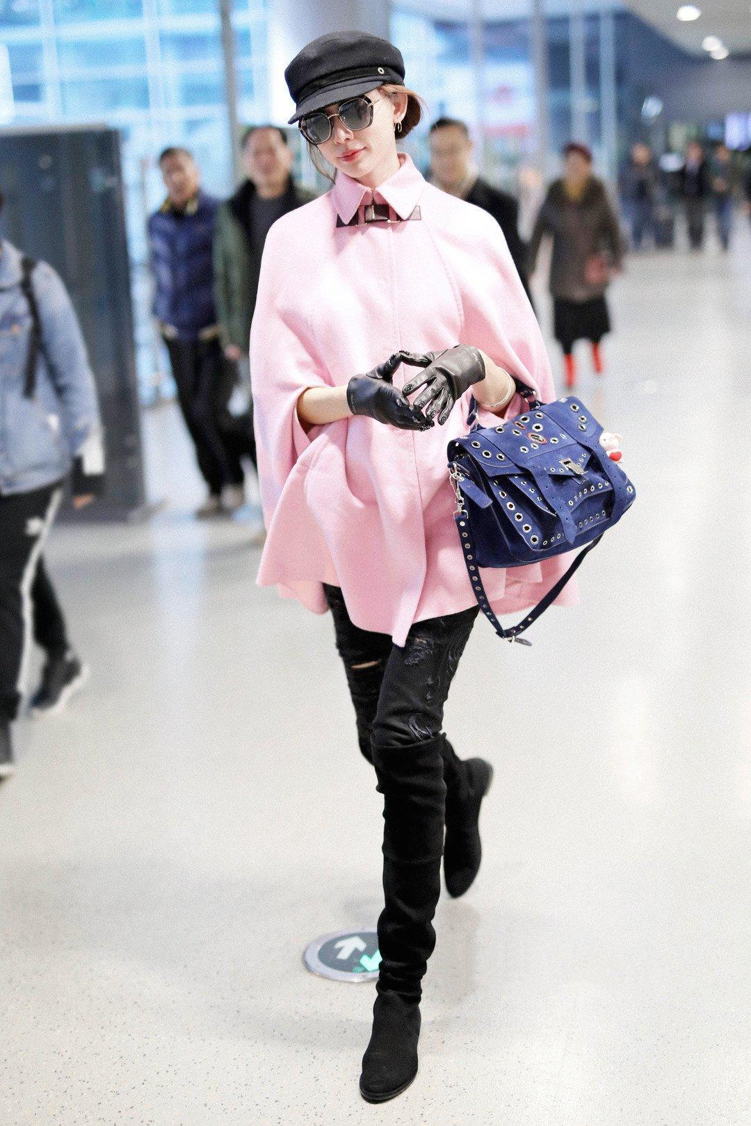 小众斗篷搭配,冬季复古斗篷适合搭配什么下装