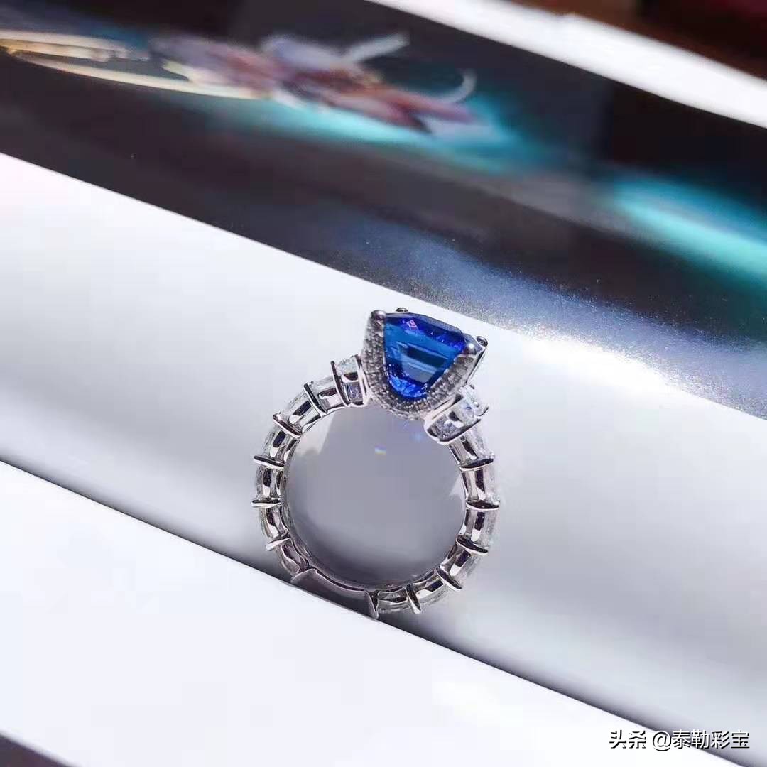 怎样鉴别天然蓝宝石和人造蓝宝石,如何鉴定天然蓝宝石和人造蓝宝石