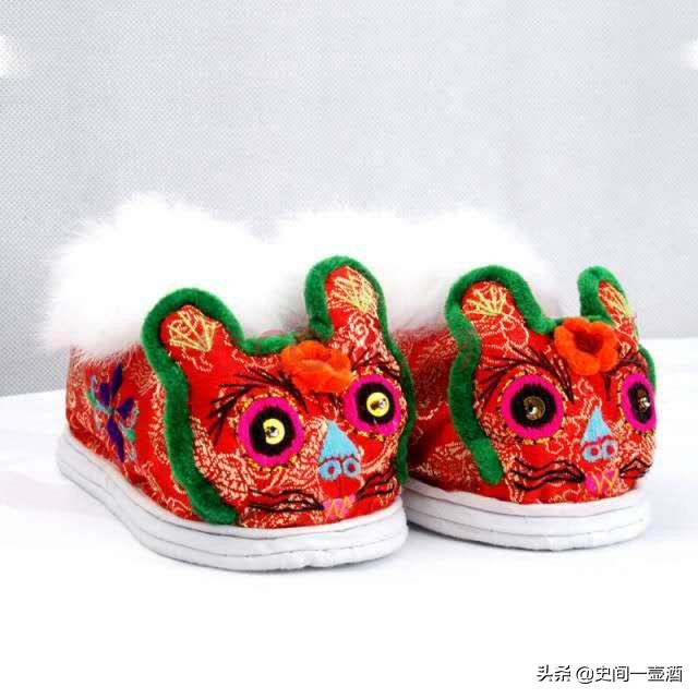 这种骆驼蹄鞋,如今是非遗,专门为幼儿御寒,90后估计没见过