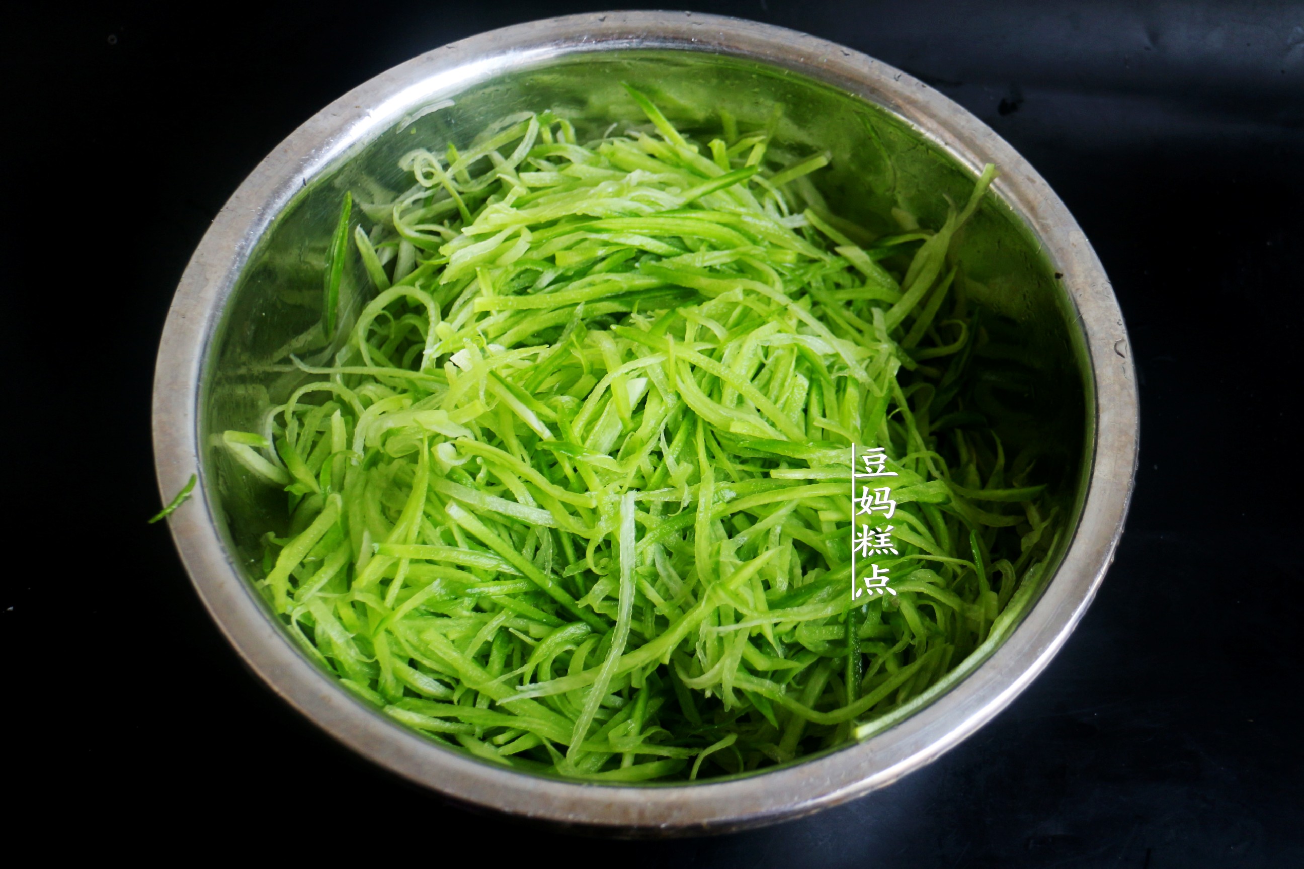 炸好丸子萝卜怎么做好吃,萝卜丸子放什么炸又酥又软