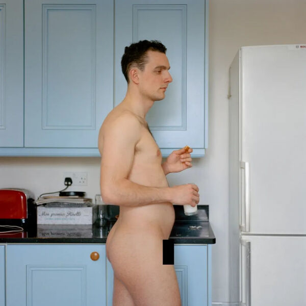 她用Tinder约异性拍裸照