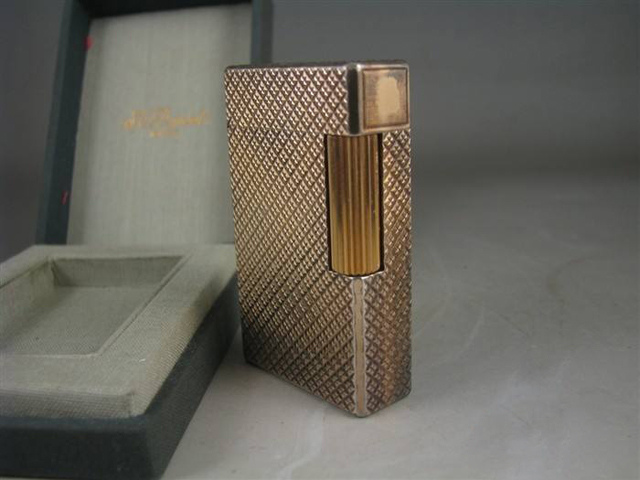 90年代的“潮男”：身穿梦特娇，脚踏老人头，手拿都彭