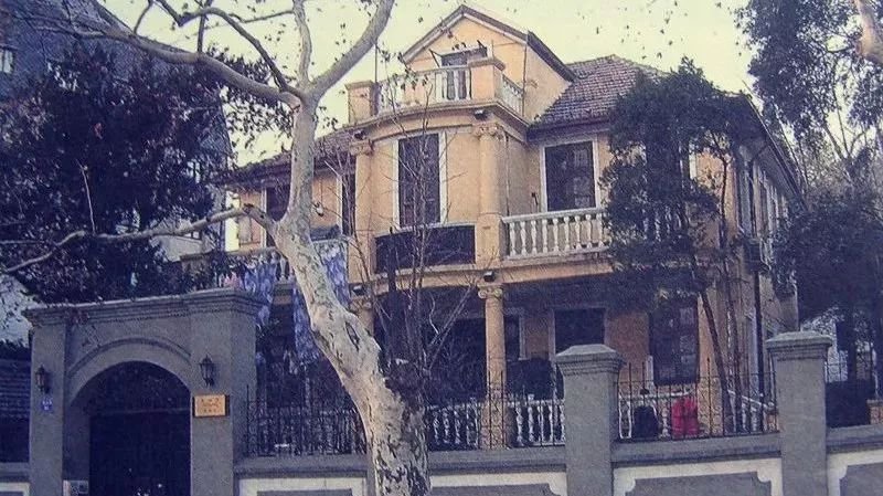 北大教授丧妻续娶小姨子,全国讨论这件事,原来黑手是大姨子