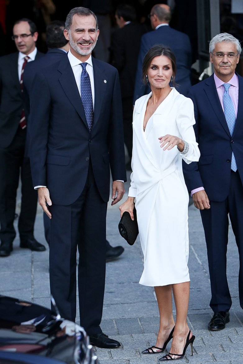 莱后带货太厉害,穿过的衣服立刻售罄,“莱蒂齐亚效应”持续发酵