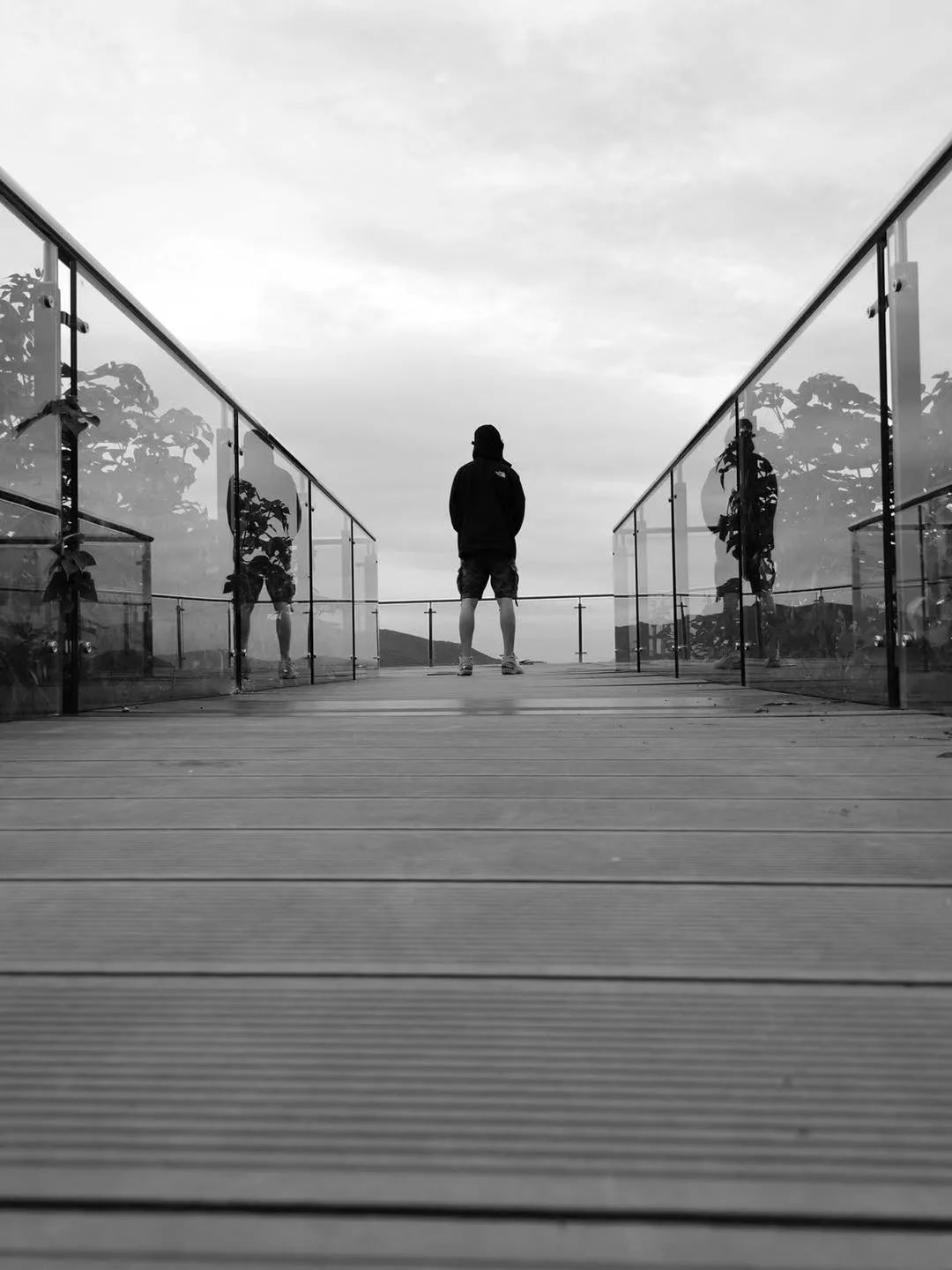 涨见识了!原来很多开宝马的都有一面鞋墙,穿的球鞋不上千就上万