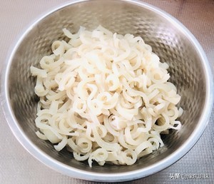 电饭锅肉皮冻家常做法,用电饭锅做肉皮冻的家常做法