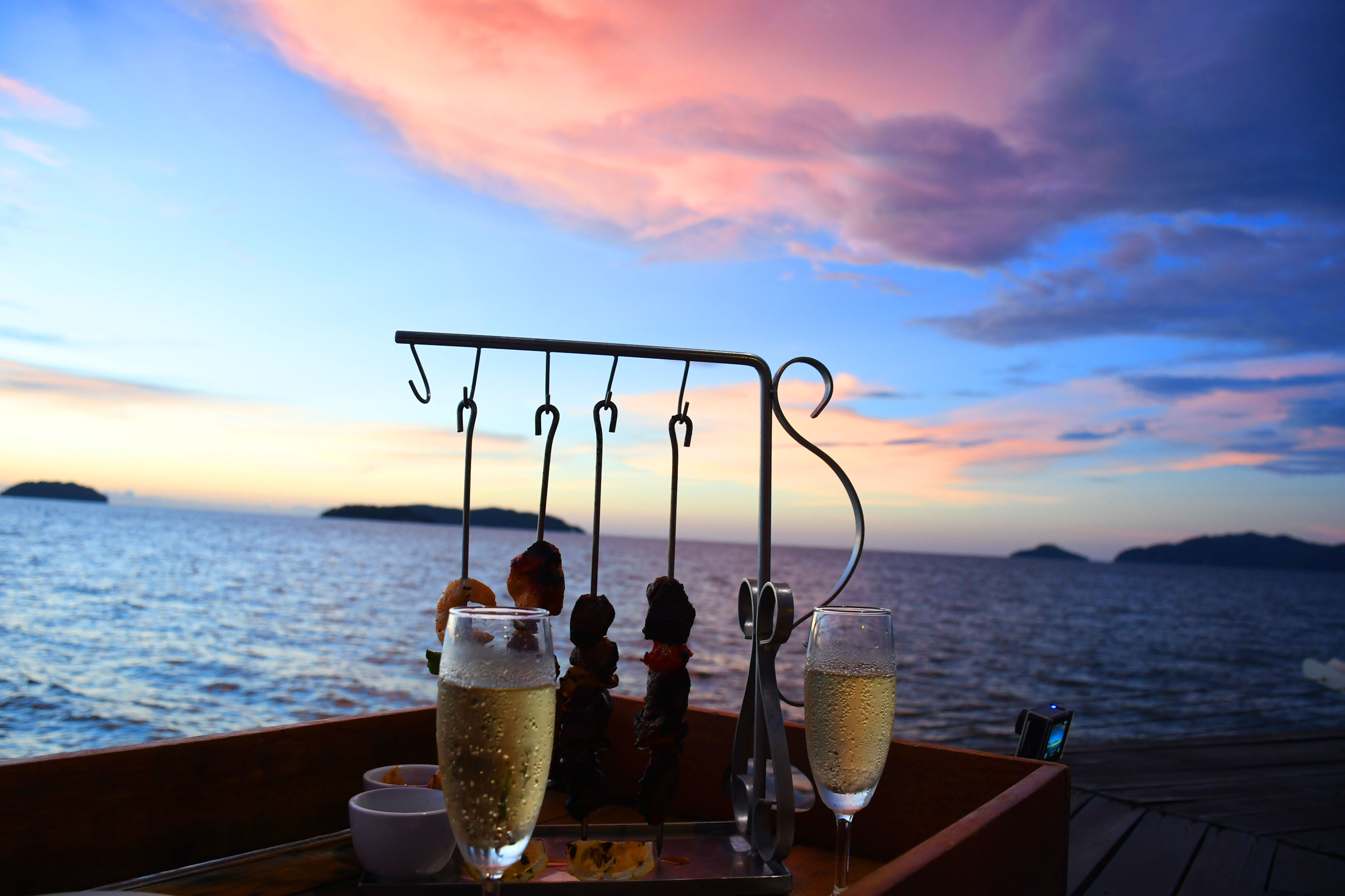 疫情后时代将诗和远方进行到底,疫情过后向幸福出发