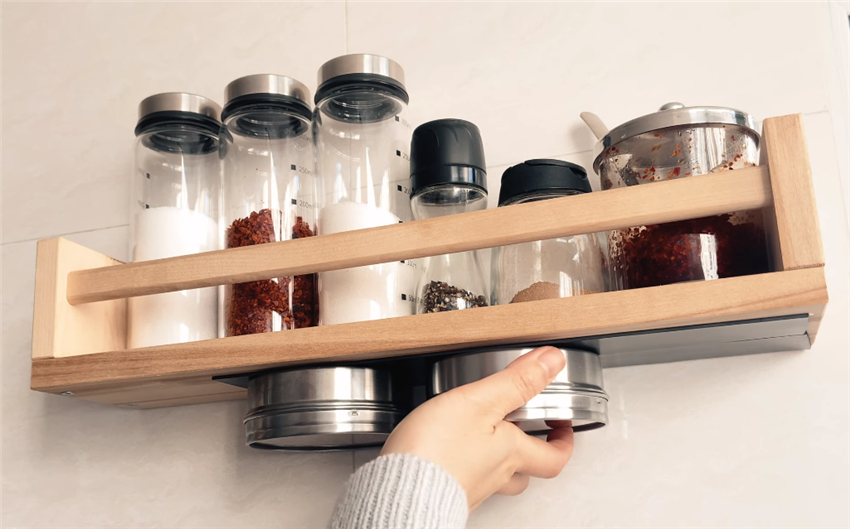 居家隔离门上贴磁条有用么,居家观察为啥要贴磁条