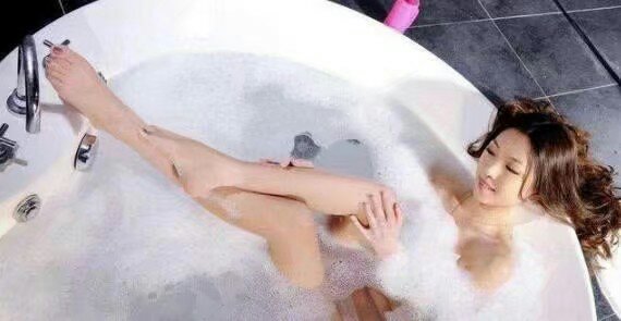 女面试官：我洗澡时进来一个男人，应该捂哪？小伙说一部位被录取