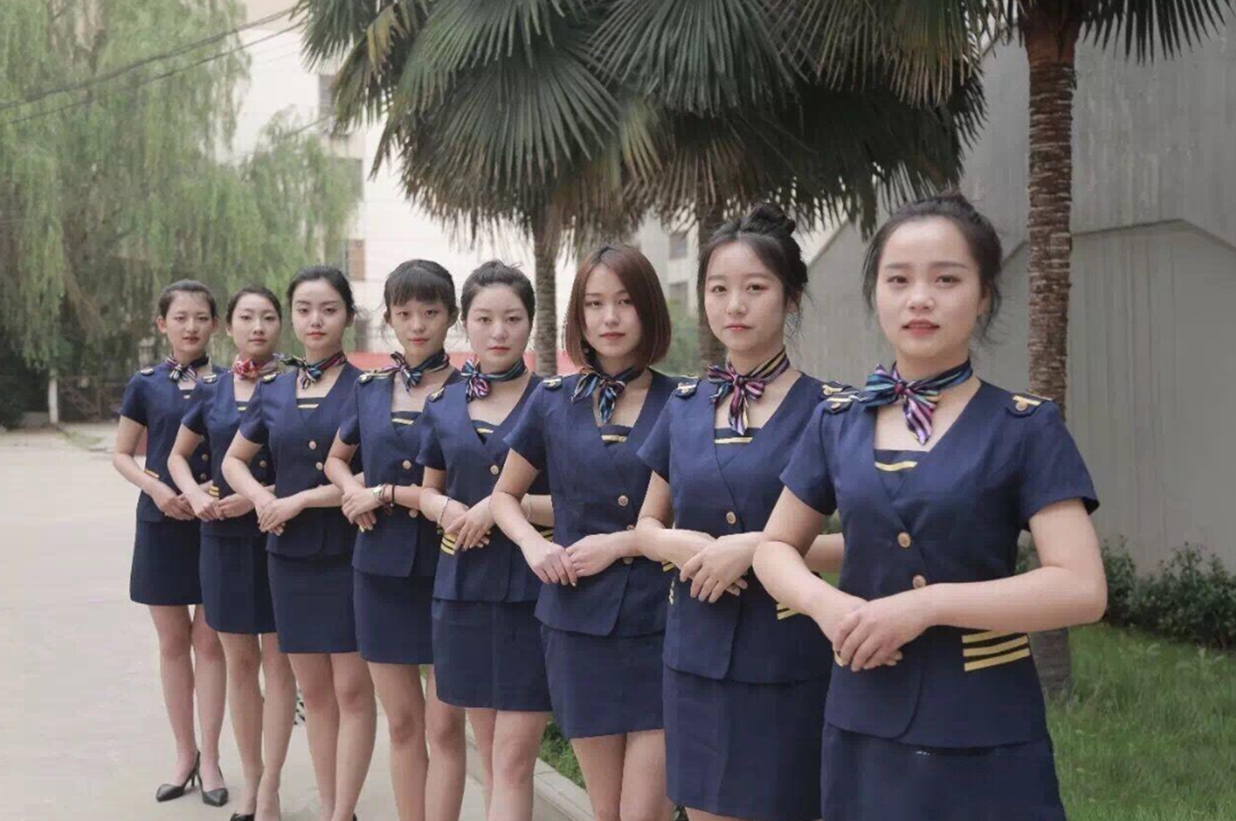 高速收费员工资2000却不辞职,高速公路收费员工资有8000的吗