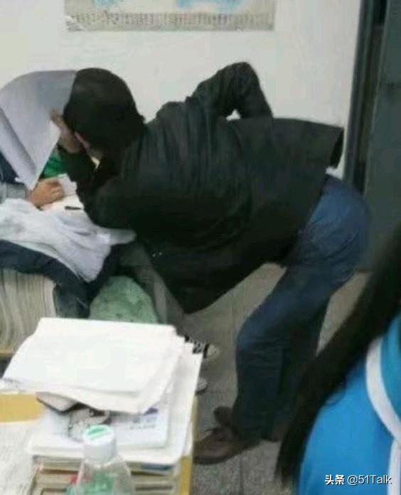 和老师隔空对杯？论有爱师生互动，51Talk可不会输