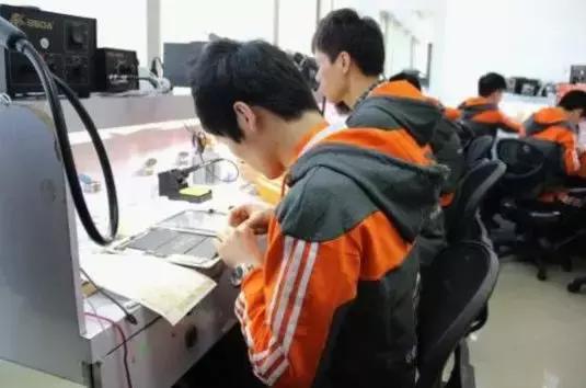 *底卧**O2O手机维修平台：用翻新器件替换顾客原配件