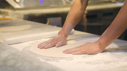 0.1cm圣诞限定薄金比萨，30天后下线