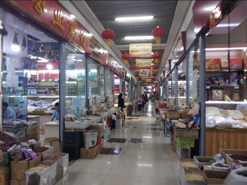 *疆新**最大的冷冻食品交易市场在这里!里面东西齐全建的也很大气!
