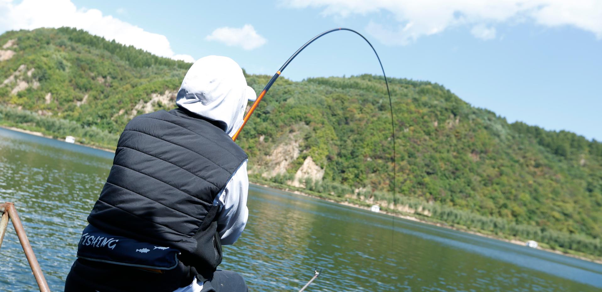 王超说，挑煤气罐的竿子我们也能做！