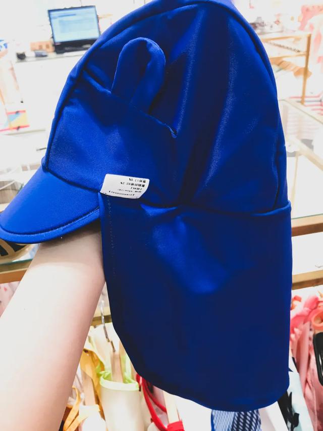 带娃游泳必须戴泳镜吗,儿童学游泳适合戴大框泳镜吗