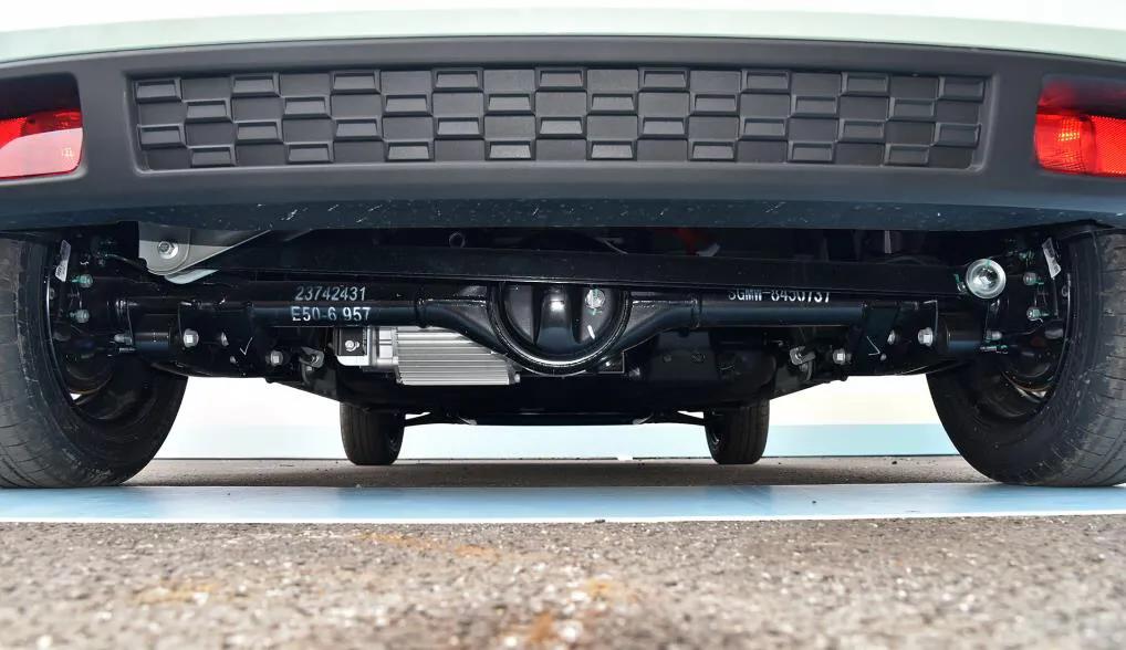 五菱宏光miniev与奔奔estar比较,五菱宏光mini长安奔奔ev哪个好