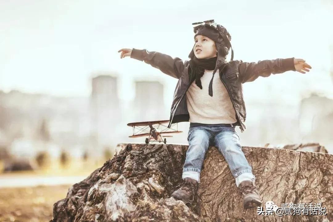 每个人的心中都有一片蓝天歌曲,一个人的海阔天空