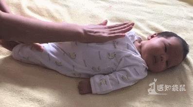 宝宝总是憋气蹬腿大哭怎么回事,宝宝蹬腿憋气手乱挥是什么问题