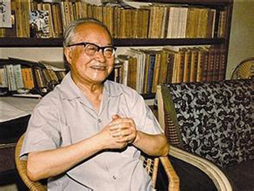 沈从文的后半生:经历过自杀、绝望、被下放,最后写出了*物文**巨著