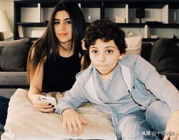 贝克汉姆女儿小七和三个哥哥采访,小七贝克汉姆女儿近照