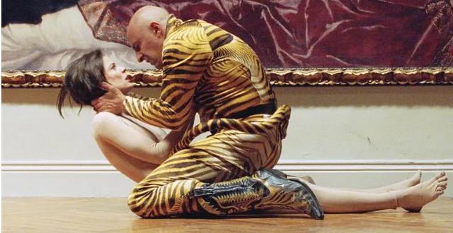 一部重口味悬疑电影，为帮女儿*仇报**，医生把凶手变性成自己媳妇