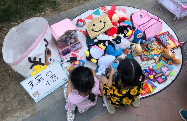 现在小学生喜欢什么摆地摊,小学生摆地摊流行卖什么