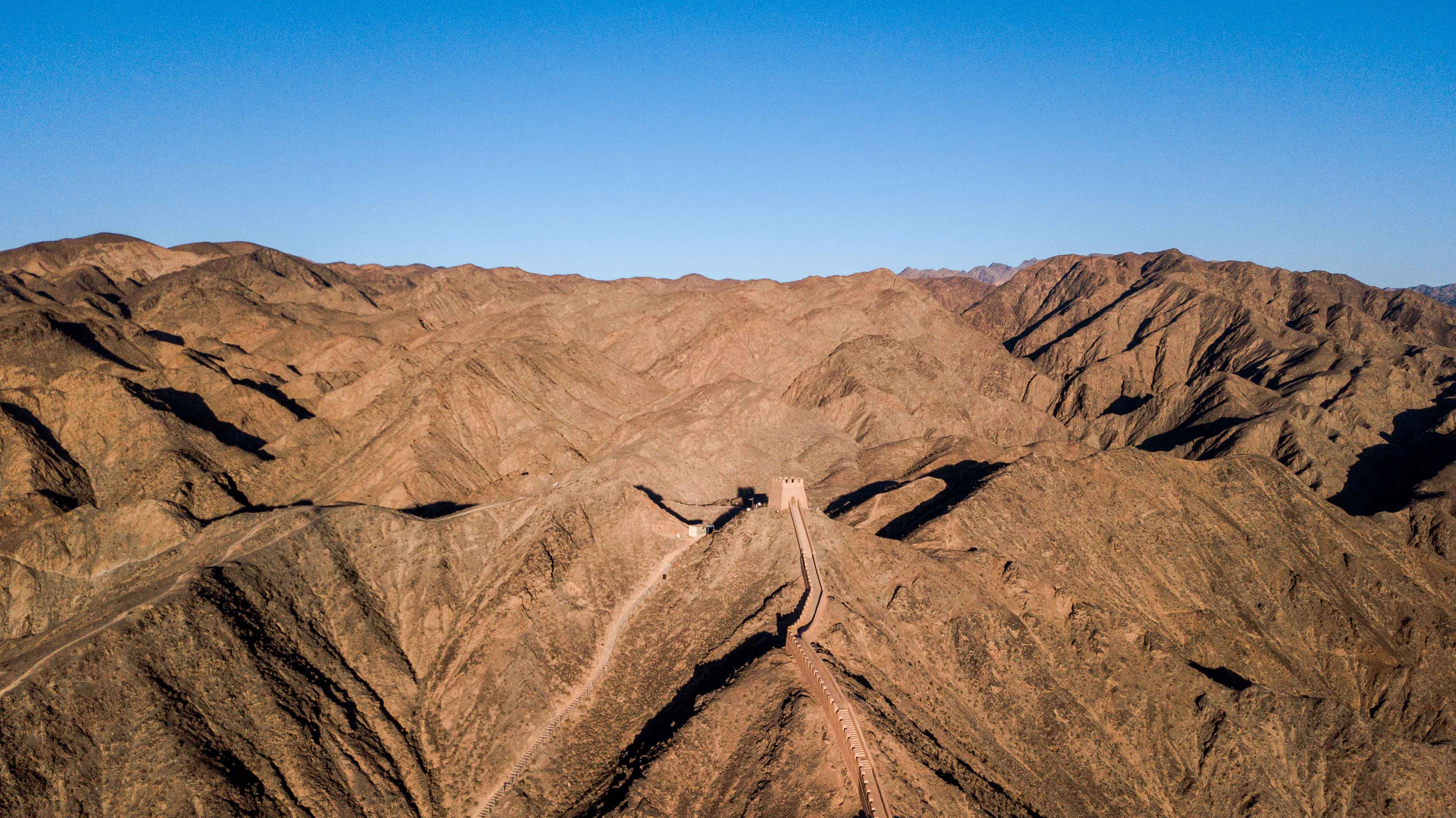 中国最难爬的悬崖,攀登最难爬的长城图