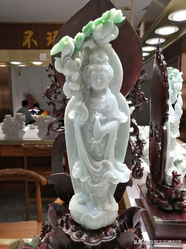 我典当了二十个翡翠手镯，换来了拜鉴定专家为师的机缘奇遇