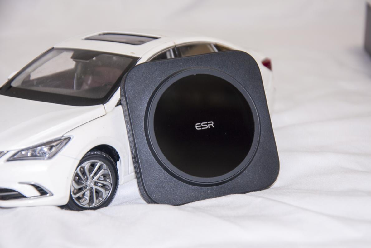 暑假自驾游的好帮手，ESR亿色车载磁吸无线充电支架上手体验