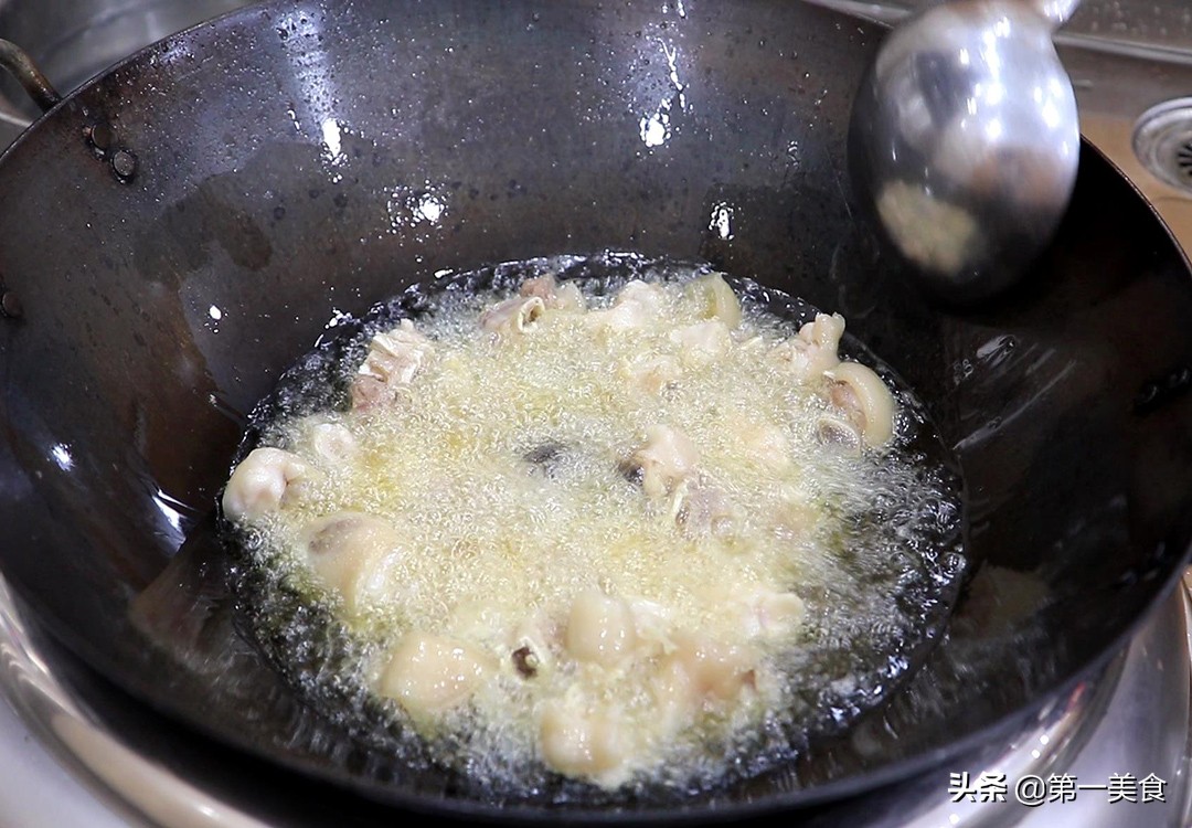 家常炖整个猪蹄最简单做法,砂锅炖猪蹄快的方法