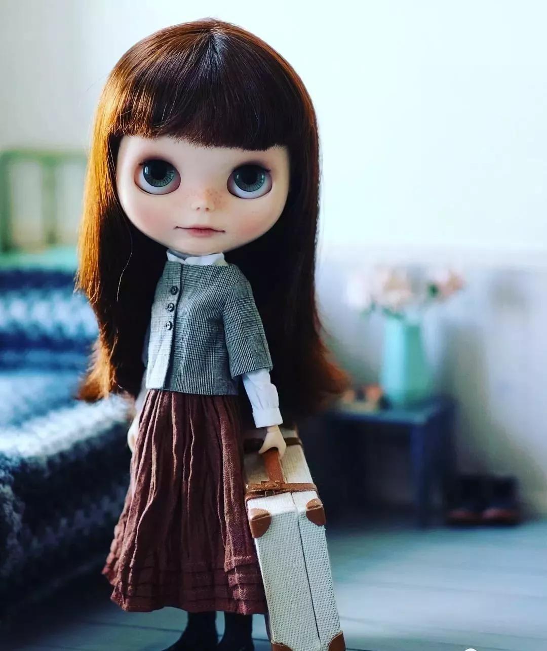 恨不能把她的芭比娃衣穿上自己身上......