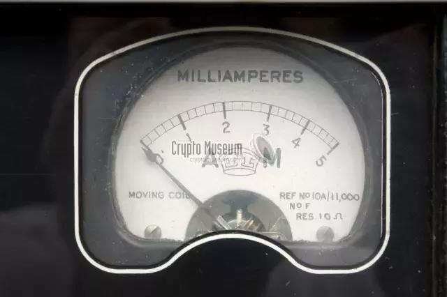 二战的爆发把业余无线电接收机AR-88推上谍战一线,变身为军机