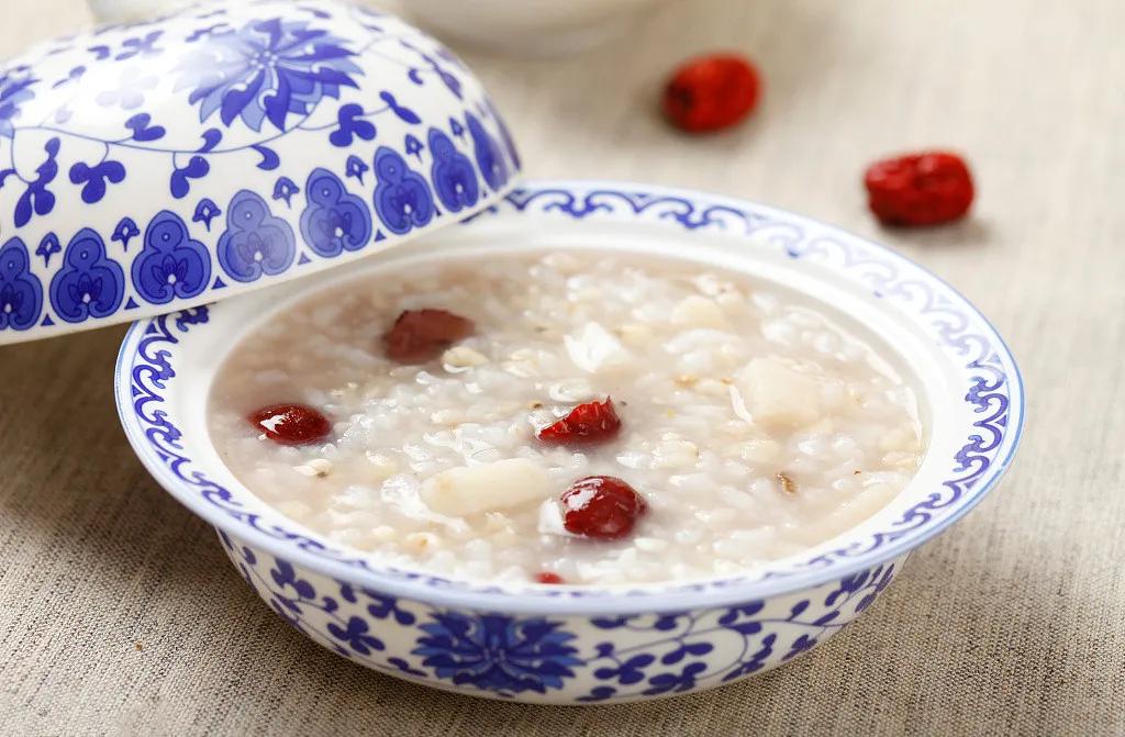 春夏之交，用好几个食疗方，浮肿、面黄、眼袋，轻松祛除