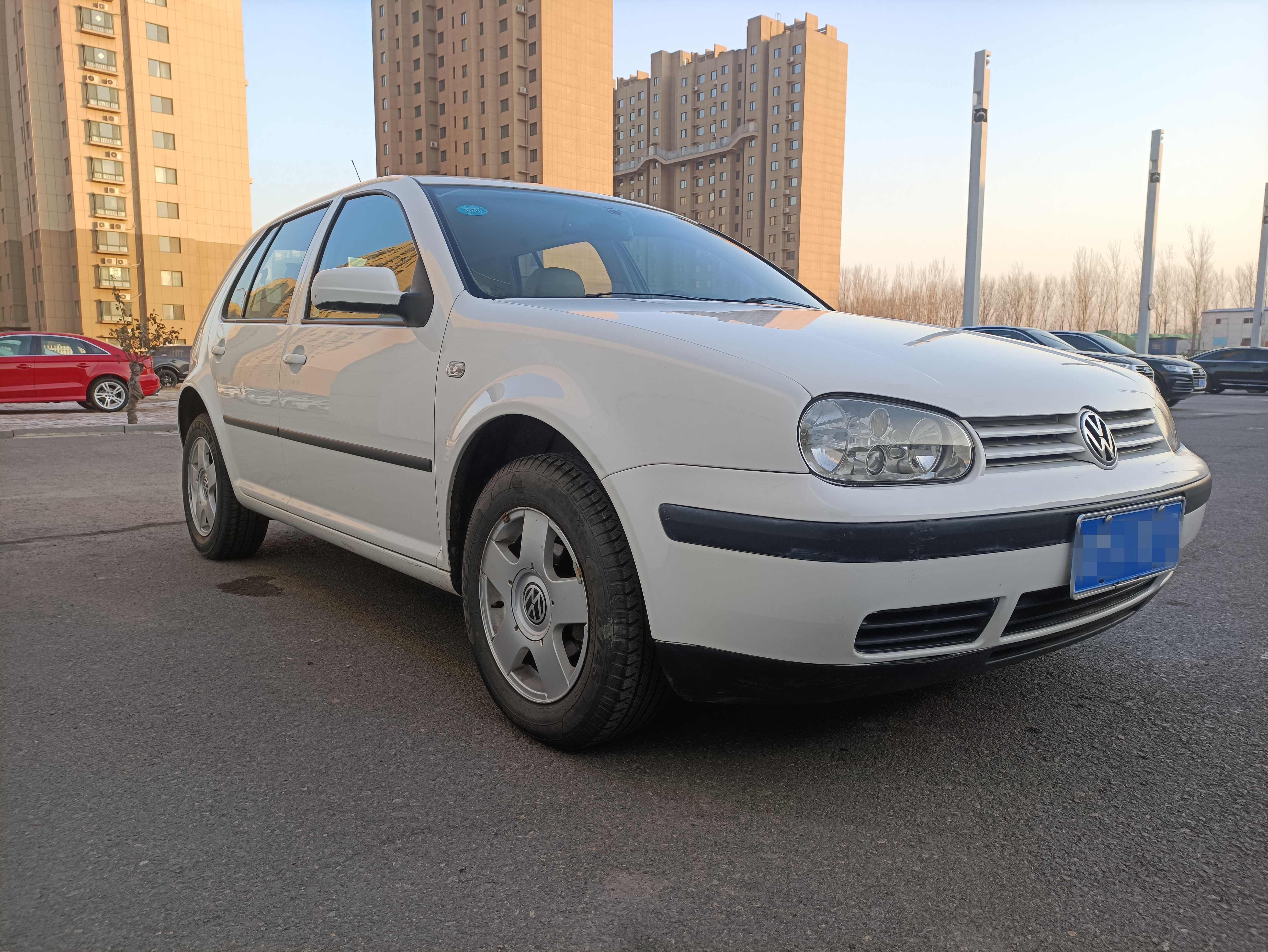 买高尔夫几代性价比高,买个二手高尔夫保值吗