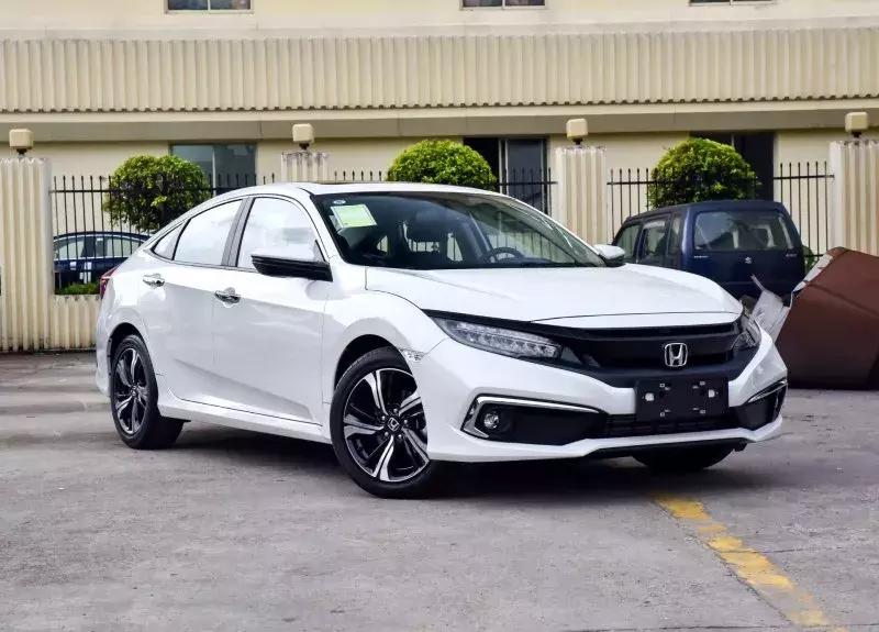 为什么好多年轻人喜欢买本田思域,为什么很多人都推荐思域