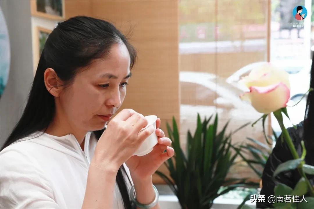 受潮的茶叶怎么处理,微波炉烘受潮茶叶几分钟