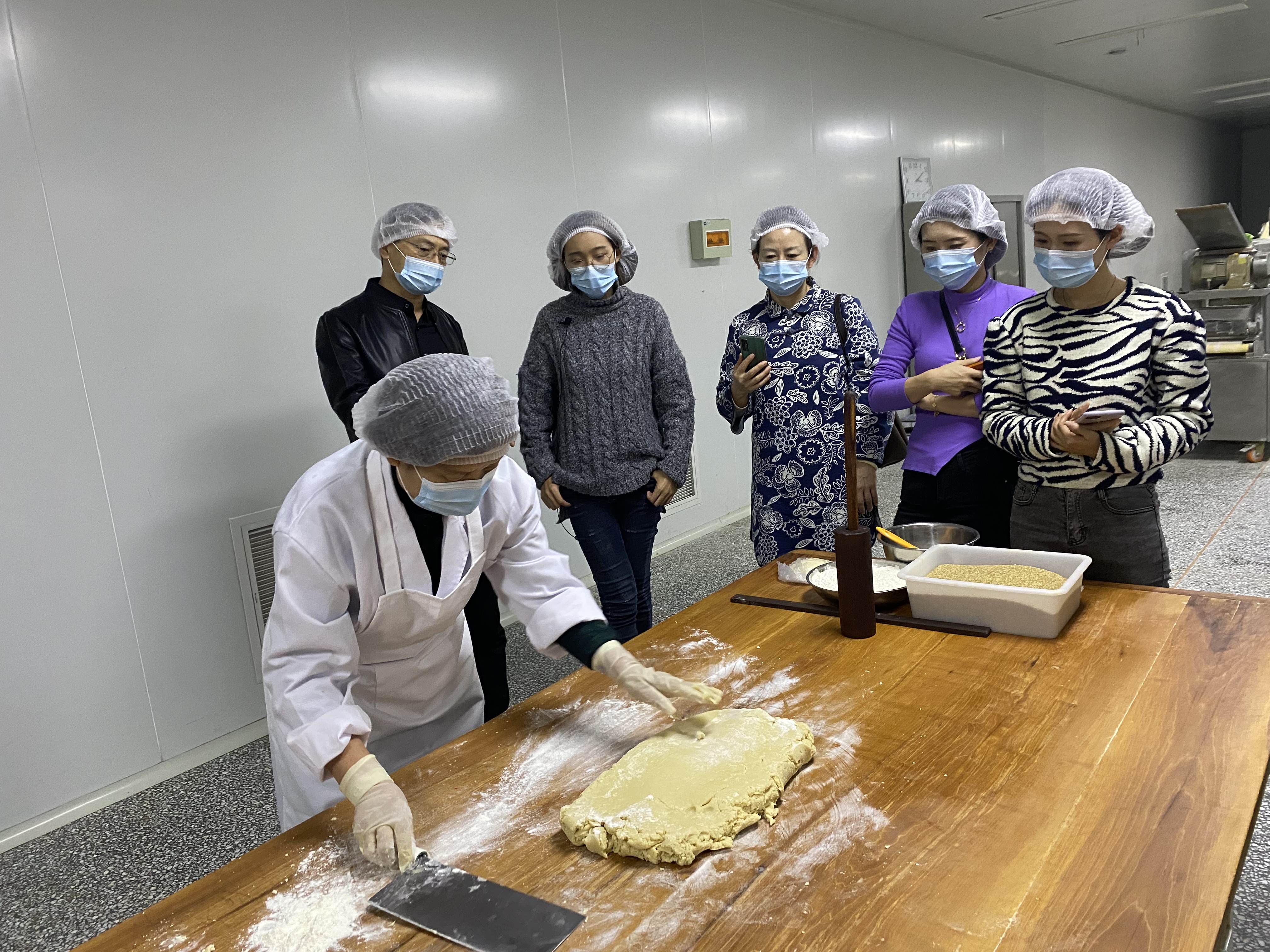 打卡潍坊网红甜品,打卡新品牌网红店品尝大师回锅肉