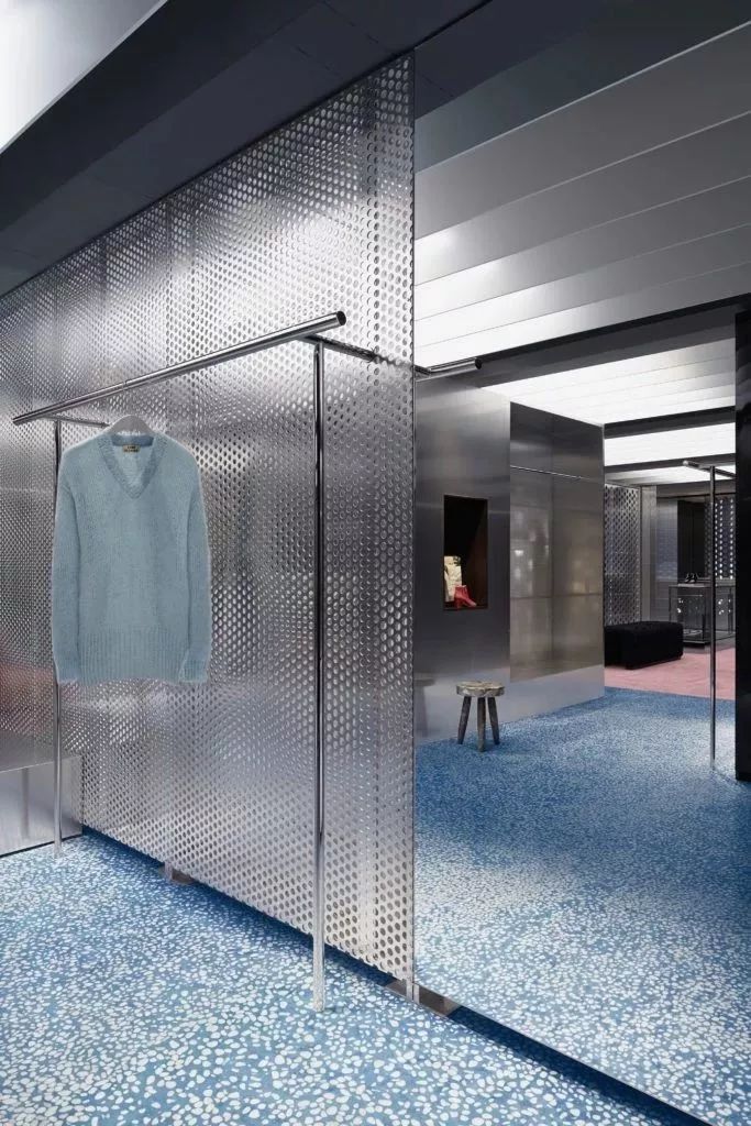 全球仅50多家店、年销售2亿欧元的Acne，门头竟然无LOGO？