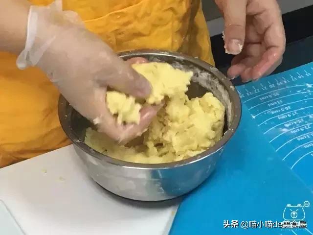 流心奶黄月饼小月饼,香港生产美心月饼流心奶黄月饼